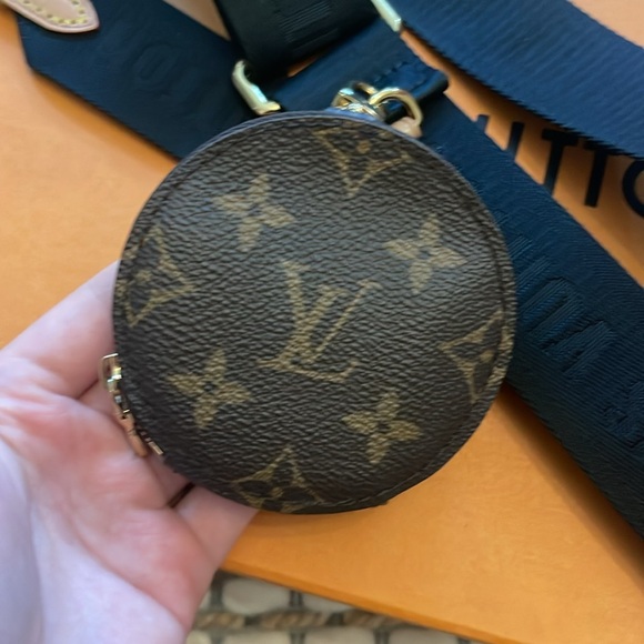 Louis Vuitton shoulder strap in black with small pouch - Picture 2 of 9